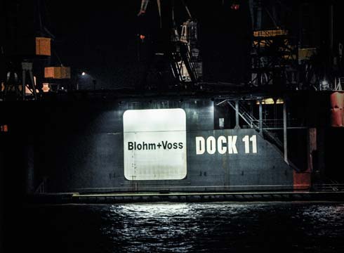 Blohm + Voss Dock 11 bei Nacht